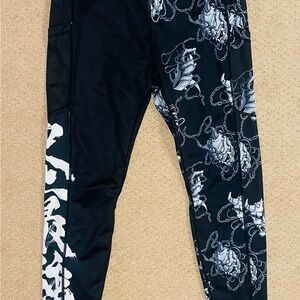 Women's Black and White Graphic Leggings